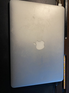Macbook Air 13,3 tolli 8 GB RAM 251GB (2 foto / 5)