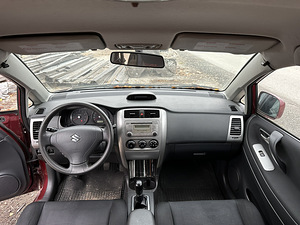 Suzuki Liana (8 foto / 10)