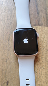 Müüa Apple Watch SE 40mm (roosa kuld, alumiinium) (2 foto / 9)