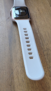 Müüa Apple Watch SE 40mm (roosa kuld, alumiinium) (6 foto / 9)