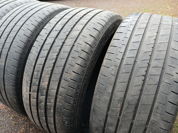 Suverehvid 235/45 R18