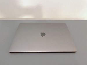MacBook Pro 16” (2,6 GHz i7; 512 SSD; Radeon Pro 4GB) (3 foto / 7)