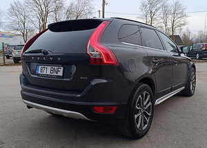 VOLVO XC60 2010 (3 foto / 15)