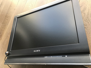 Sony KDL-19L4000 19” 1080i HDTV (1 foto / 3)