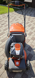 Husqvarna LC 348VE самоходная бензиновая газонокосилка (3 фото из 5)
