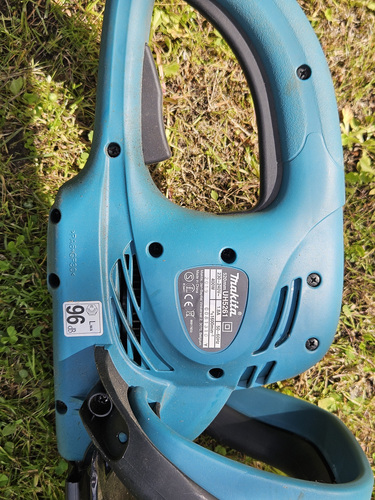 Электрический кусторез Makita UH5261