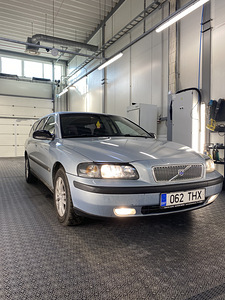 Volvo V70 2.4 125kw (1 foto / 8)
