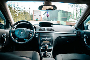 Renault Laguna (7 фото из 10)