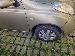 Nissan Micra 1.0 (4 foto / 8)