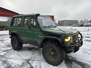 Mitsubishi Pajero (2 foto / 10)