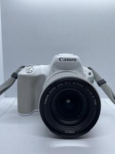 Canon EOS 200D