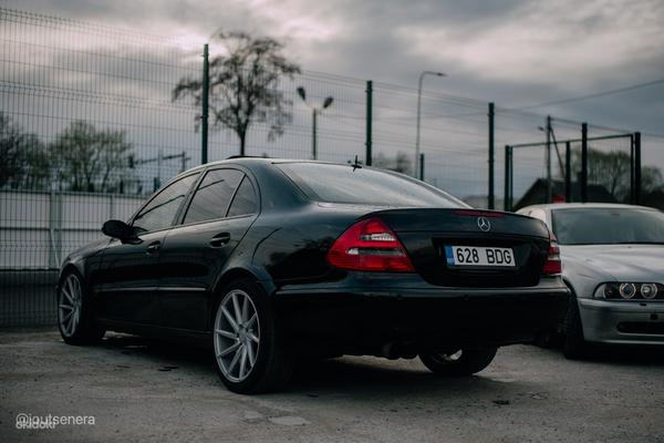 Мерседес W211 E320