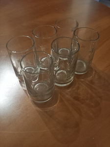 Продам 6 маленьких рюмок (2 фото из 2)