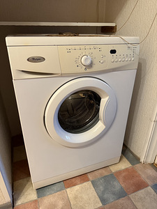 Стиральная машина Whirlpool с фронтальной загрузкой (1 фото из 2)