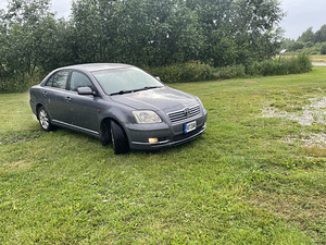 Toyota Avensis d4d 2.0 (2 foto / 6)