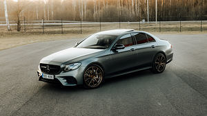 Mercedes benz e350 amg edition (5 foto / 12)