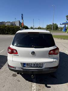 Volkswagen Tiguan 2.0 TDI 2008 (11 foto / 15)