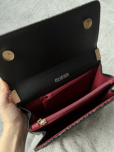 Женская сумка GUESS (3 фото из 3)