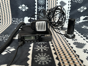 Hytera raadio koos antenniga (2 foto / 4)