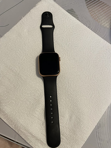 Apple watch series 4 44 MM gold (2 foto / 8)