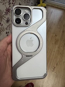 Metallist ümbris iPhone 15 Pro Maxile (4 foto / 4)