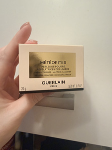 Guerlain Meteorites Light Revealing Pearls of Power+ puuder (2 foto / 5)