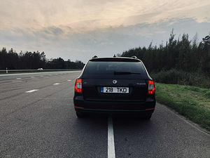SKODA SUPERB (4 фото из 10)