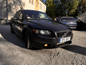 Volvo c30 R-design, 132kw 2007a. (2 foto / 9)