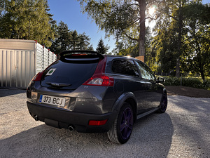 Volvo c30 R-design, 132kw 2007a. (3 foto / 9)