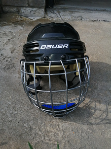 Хоккейный шлем Bauer (1 фото из 5)