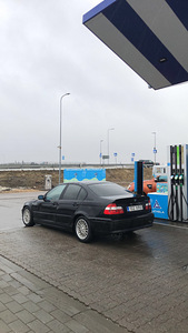 BMW 325i (2 фото из 7)