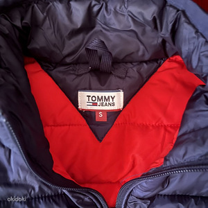 Продам куртку Tommy Jeans оригинал (2 фото из 2)