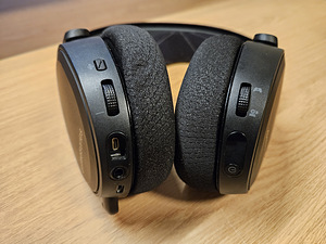 Juhtmeta mänguripeakomplekt SteelSeries Arctis 7 (6 foto / 10)