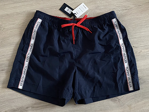 Tommy Hilfiger s. L (1 foto / 4)
