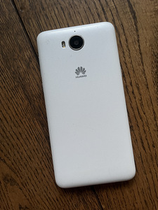 Huawei y6 + 8gb mälukaart (2 foto / 2)