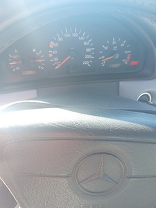 Mercedes Benz e220. Vahetada (2 foto / 8)