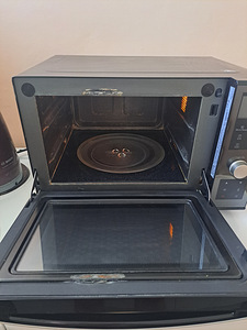 Panasonic NN-DF383B - grilliga mikrolaineahi 23 l (2 foto / 4)