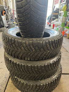 MICHELIN 215/65/17 (1 foto / 4)