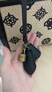 Сумка Guess (3 фото из 5)