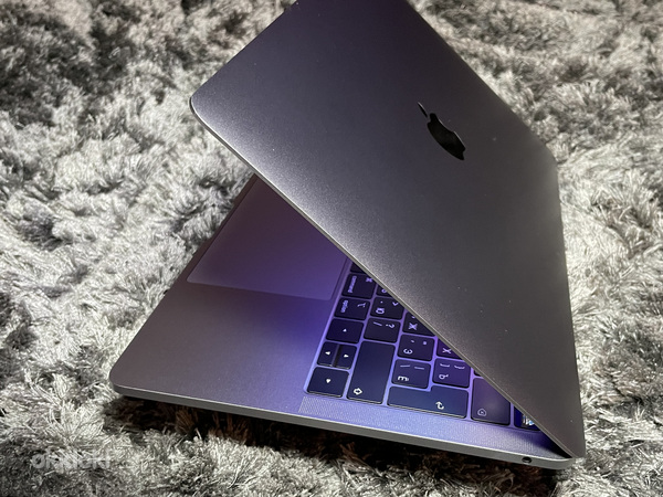 Apple MacBook Pro 13 дюймов, 256 ГБ (конец 2019 г.) (фото #2)
