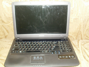 Ноутбук на запчасти Samsung R523