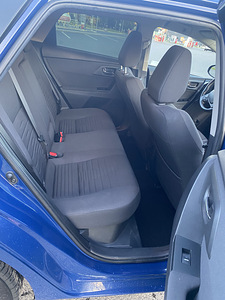 Toyota Auris Hybrid 2018 (8 foto / 13)