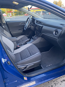 Toyota Auris Hybrid 2018 (11 foto / 13)