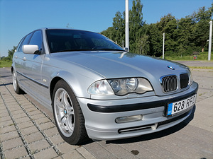 BMW 330i (2 фото из 12)