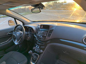 Chevrolet Orlando (10 фото из 15)