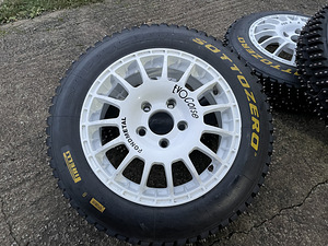 Шипы Pirelli на дисках Evocors (1 фото из 5)