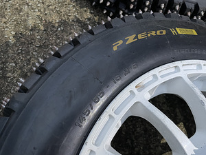 Шипы Pirelli на дисках Evocors (5 фото из 5)