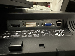 HP LA2205wg (5 фото из 6)