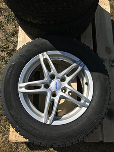 Зимние шины (3 фото из 5)