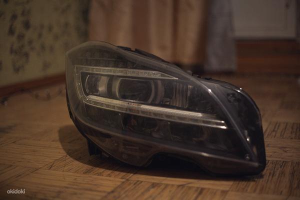 Mercedes benz CLS C218 правая фара (светодиодная) (фото #1)